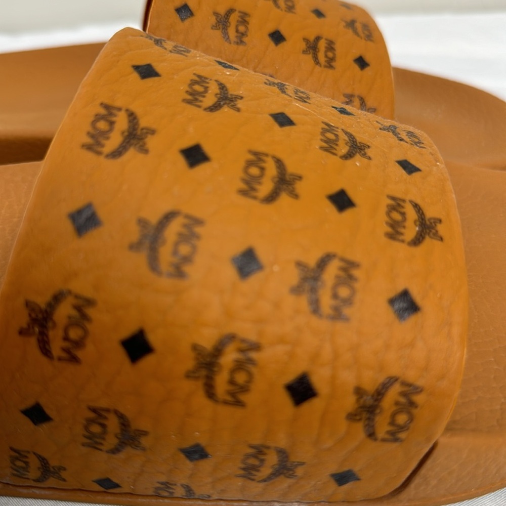 MCM NWT MEN’S BROWN BLACK MONOGRAM SLIDES SANDALS SIZE 12 / 45 - Picture 2 of 11